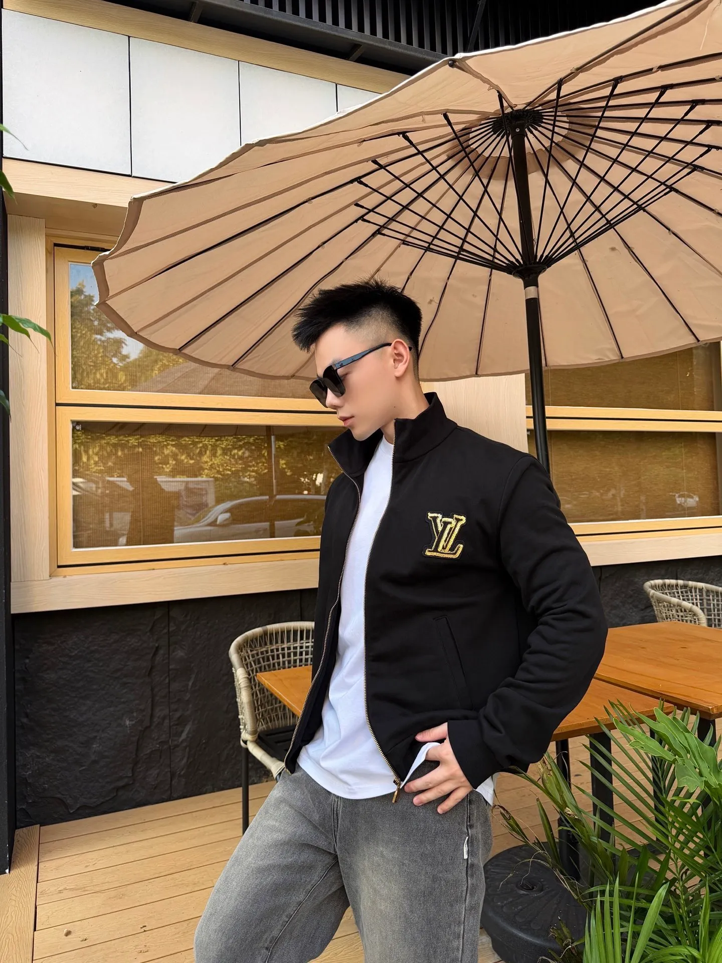 Louis Vuitton/Louis Vuitton Gold sequin logo embroidered jacket jacket